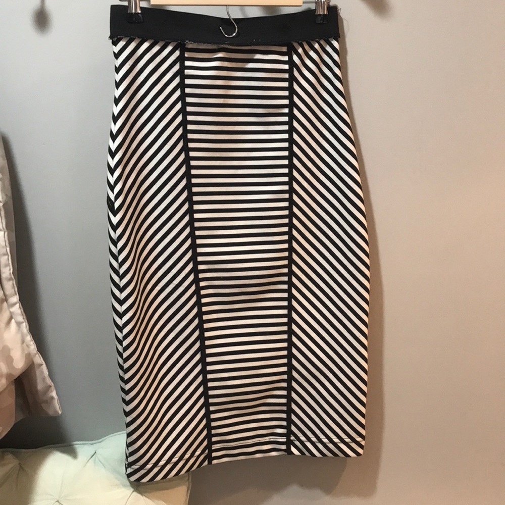 Black and White Striped Pencil Skirt 🖤🤍